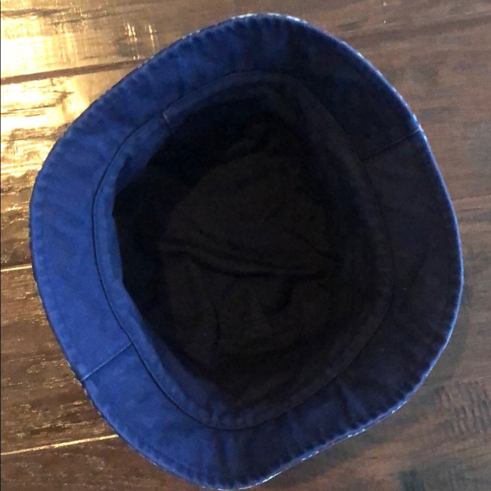 Authentic Burberry Bucky Hat. Like New - Picture 7 of 7